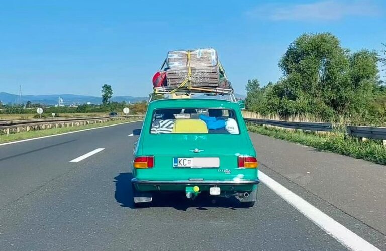 Čitatelj je u petak snimio legendarni Stojadin na autocesti za Jadran ...